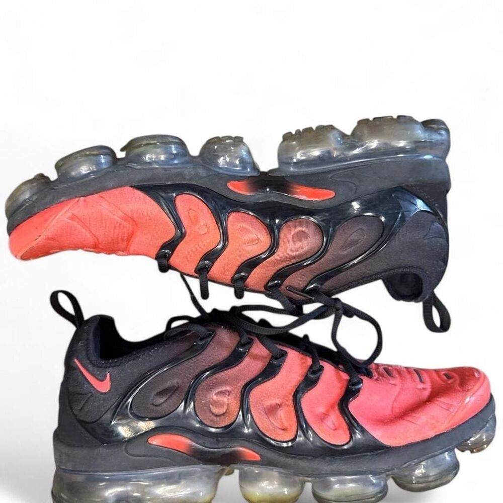 Nike Men's Black and Pink Trainers